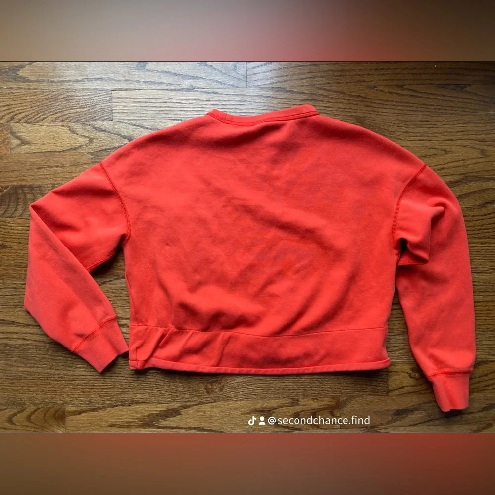 Nike Women’s Red Cropped Sweatshirt Small Zip Pocket Logo Pullover.